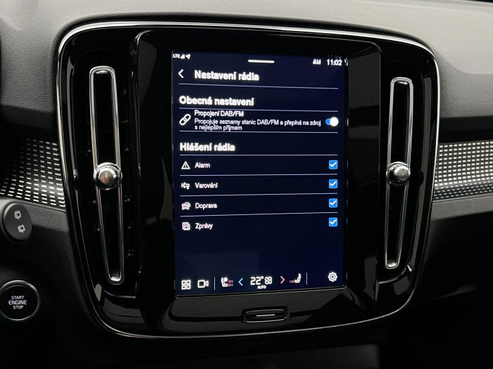 Volvo XC40 B3 ULTRA DARK AUT CZ