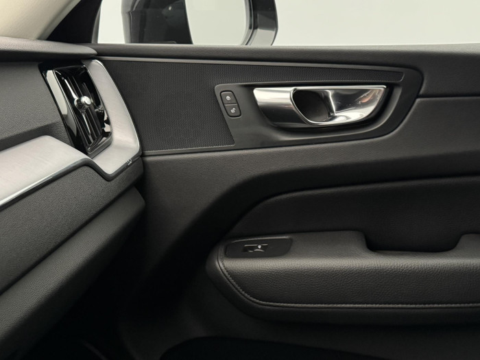 Volvo XC60 B4 AWD MOMENTUM PRO AUT 2.0 Momentum