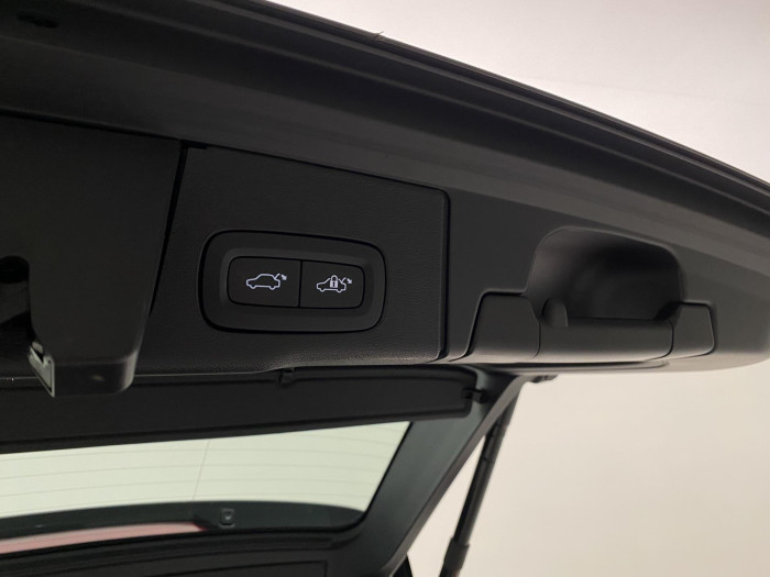 Volvo XC60 B5 AWD R-DESIGN AUT