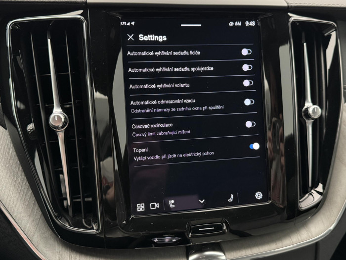 Volvo XC60 T8 AWD RECHARGE REZERVACE