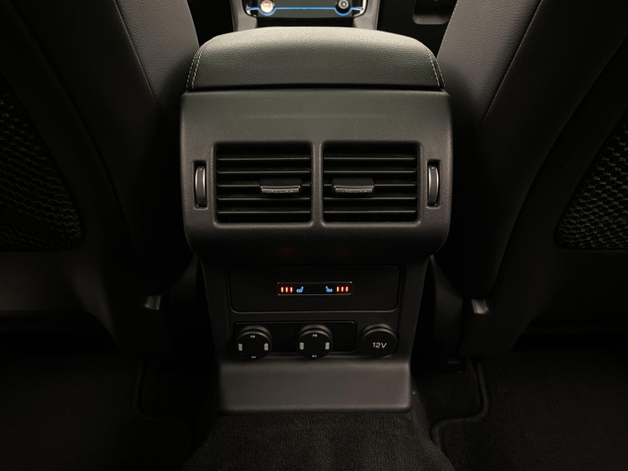 Jaguar F-Pace 20d R-SPORT AWD REZERVACE 2.0 d Sport