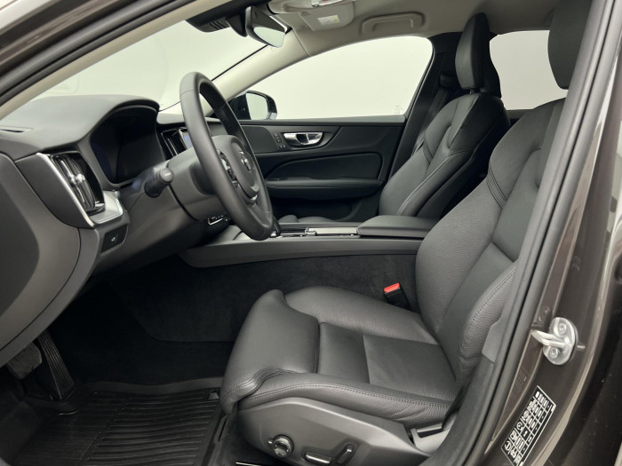 Volvo V60 B4 PLUS DARK AUT 1.maj.