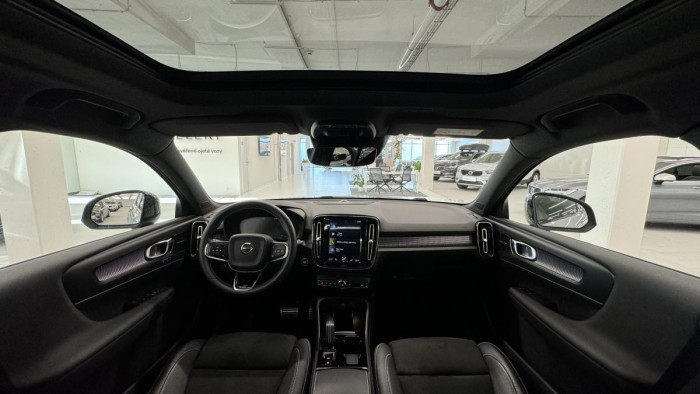 Volvo XC40 T4 R-DESIGN REZERVACE