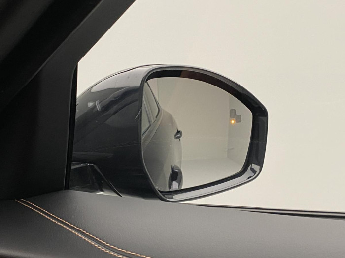 Jaguar F-Pace D200 R-DYNAMIC REZERVACE 2.0 d Dynamic