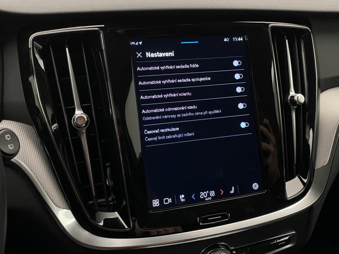 Volvo V60 B4 R-DESIGN AUT CZ