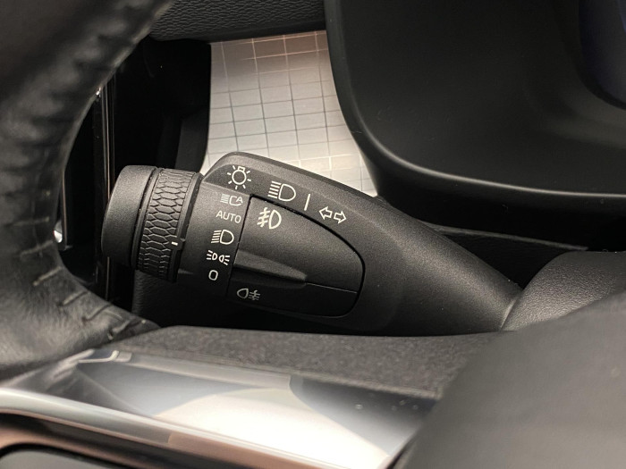 Volvo XC40 B4 MOMENTUM AUT CZ 2.0 Momentum