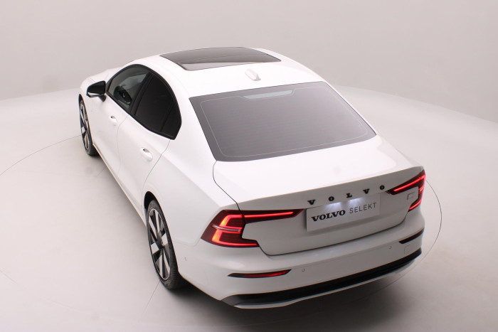 Volvo S60 T6 AWD PLUS DARK REZERVACE