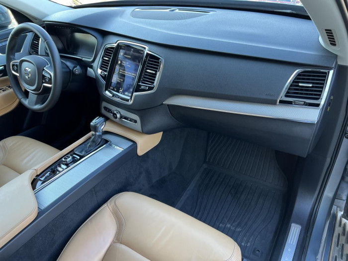 Volvo XC90 D5 AWD INSCRIPTION 7MÍSTNÁ Aut 2.0 d