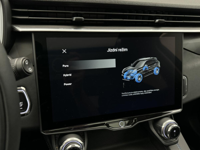 Lynk & Co 01 PHEV DCT AUT 1.maj. REZERVACE