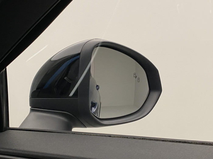 Lynk & Co 01 PHEV DCT AUT 1.maj REZERVACE