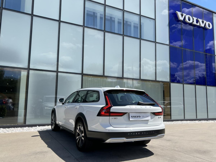Volvo V90 CROSS COUNTRY B4 AWD Aut 1.maj