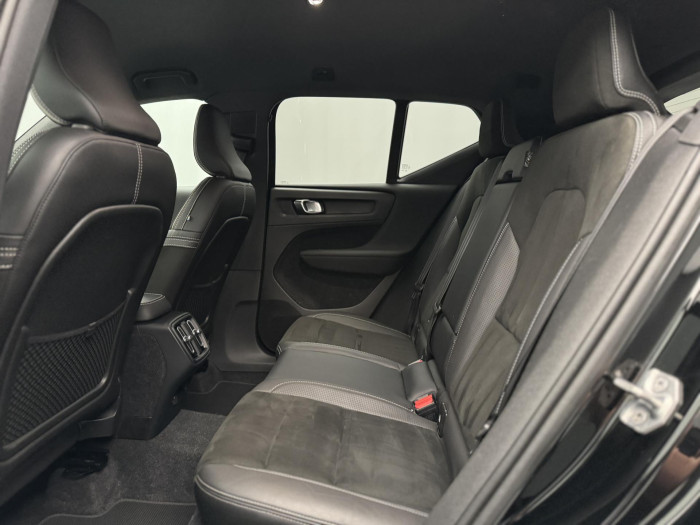 Volvo XC40 D4 AWD R-DESIGN AUT CZ 1. maj 2.0 d