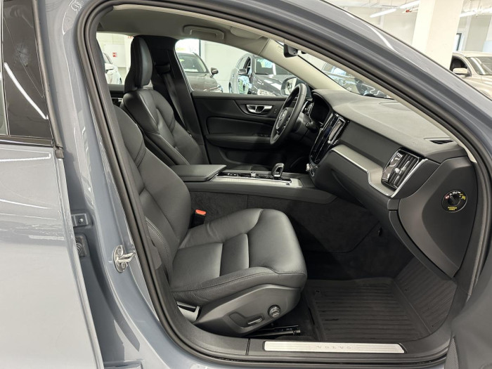 Volvo V60 CROSS COUNTRY B4 REZERVACE