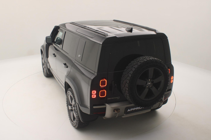 Land Rover Defender 110 P400 HSE AWD REZERVACE