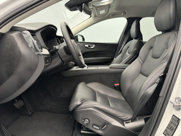 Volvo XC60 B5 AWD PLUS DARK AUT REZERVACE