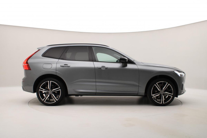 Volvo XC60 B5 AWD R-DESIGN REZERVACE