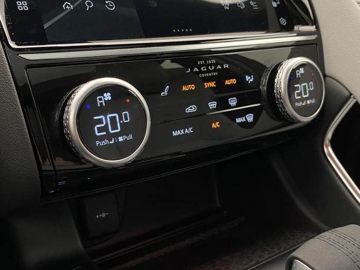 Jaguar E-Pace P250 R-DYNAMIC SE AWD AUT 2.0 Dynamic SE