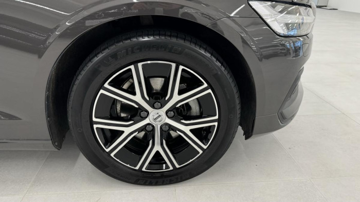 Volvo V60 B4 MOMENTUM AUT REZERVACE 2.0 Momentum