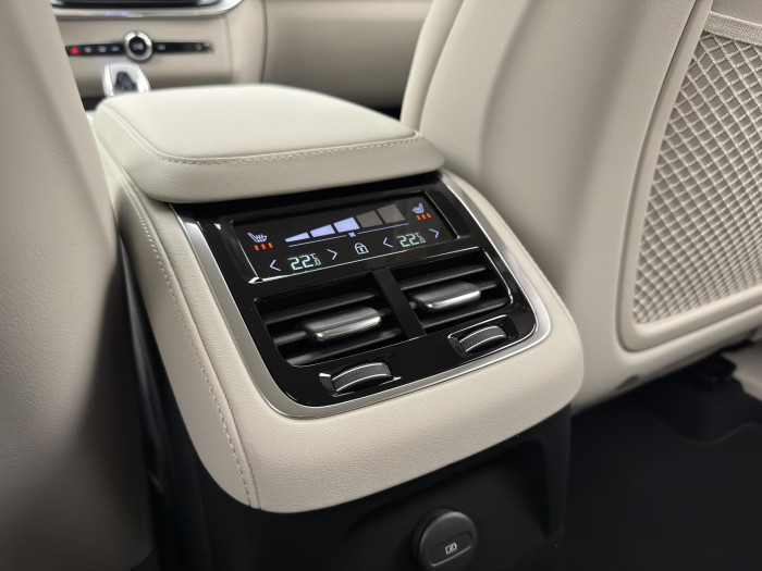 Volvo XC90 T8 AWD RECHARGE DARK PLUS 7m