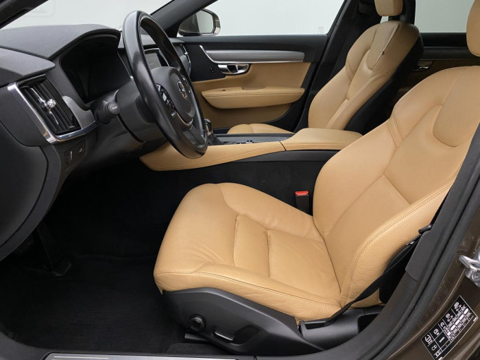 Volvo V90 D5 AWD MOMENTUM REZERVACE 2.0 d Momentum