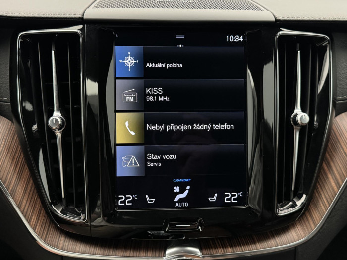 Volvo XC60 B4 AWD MOMENTUM CZ 1.maj 2.0 Momentum
