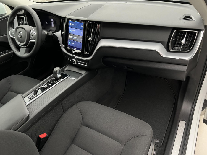 Volvo XC60 B4 AWD MOMENTUM PRO AUT CZ 2.0 Momentum