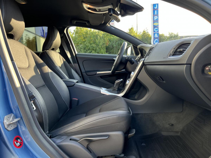 Volvo V60 D4 NEZ.TOPENÍ Aut 2.0 d