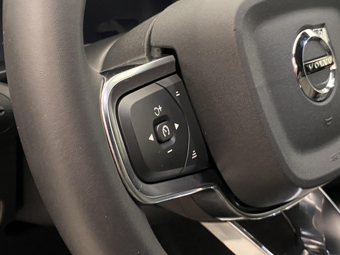 Volvo XC40 B4 DARK PLUS AUT CZ