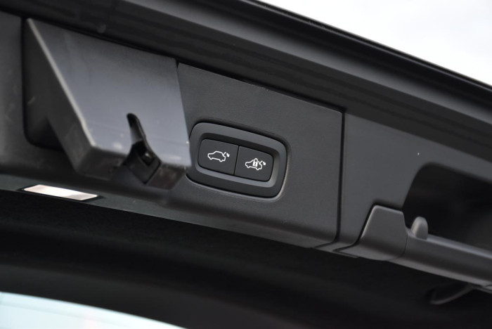 Volvo V90 CC D4 AWD ADVANCED REZERVACE 2.0 d CC CC