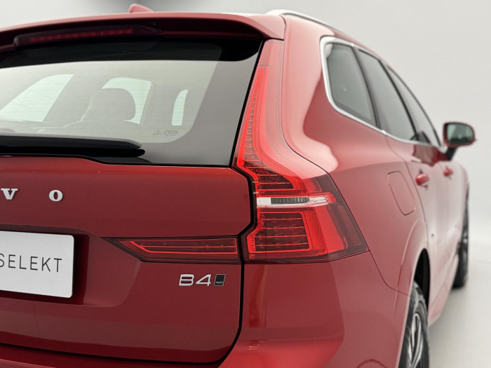Volvo XC60 B4 AWD MOMENTUM PRO CZ 1.maj 2.0 Momentum