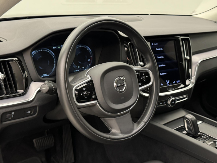 Volvo V60 B4 MOMENTUM POLESTAR REZERVACE 2.0 Momentum