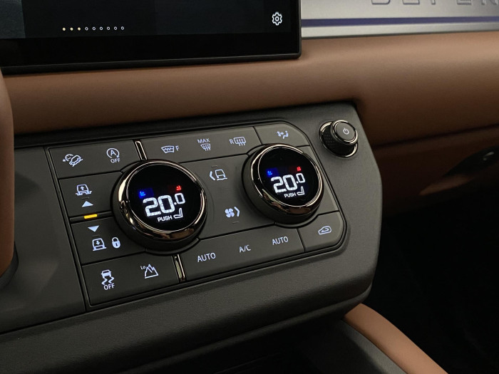 Land Rover Defender P635 OCTA AWD AUT