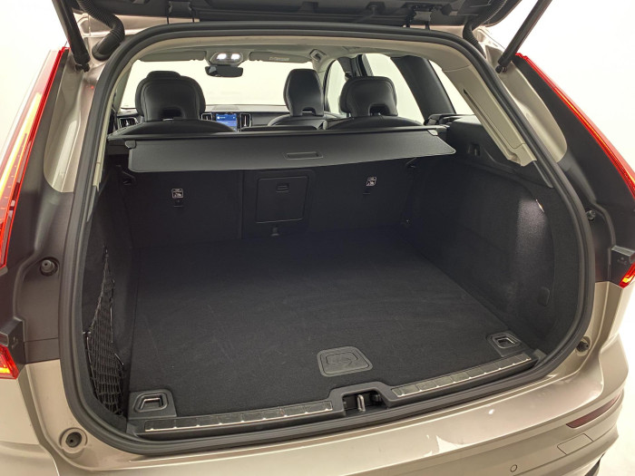 Volvo XC60 B4 AWD PLUS DARK AUT CZ