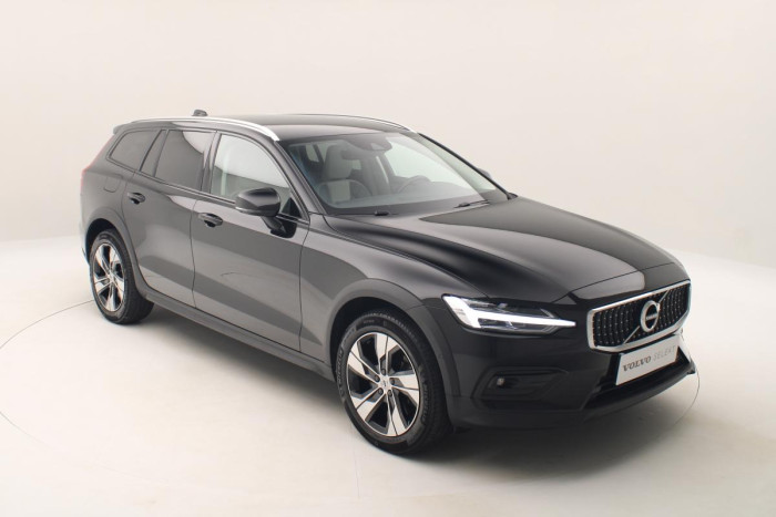 Volvo V60 CC B4 AWD MOMENTUM REZERVACE 2.0 CC CC Momentum