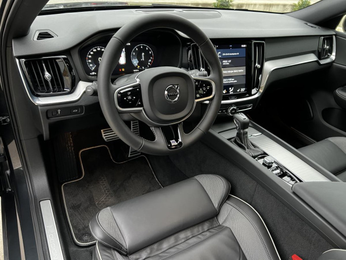 Volvo V60 T4 R-DESIGN AUT 1.maj.