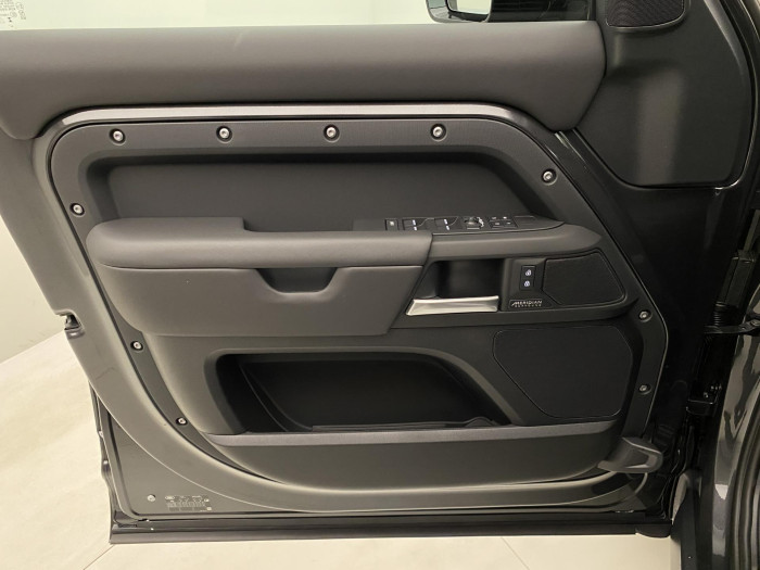 Land Rover Defender 110 D300 X-DYNAMIC HSE AWD AUT 3.0 d Dynamic