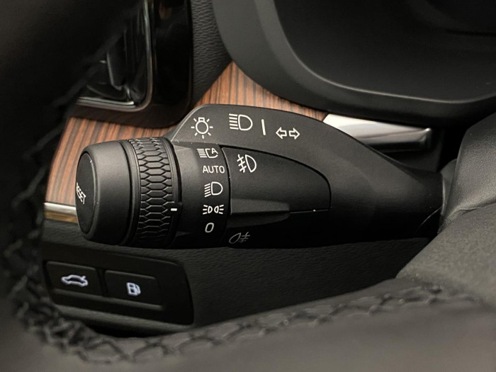 Volvo XC60 T6 AWD AT RECHARGE BRIGHT PLUS 2.0 AT Plus