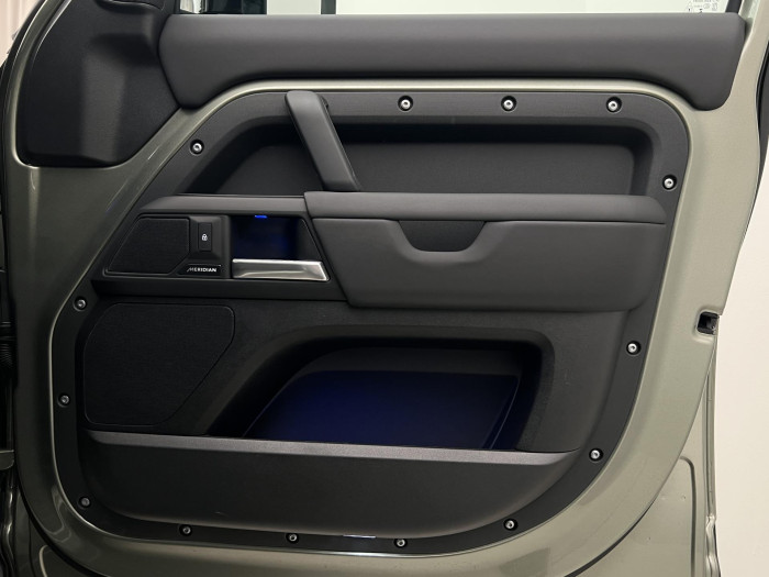 Land Rover Defender 110 D300 X-DYNAMIC SE AWD AUT 3.0 d Dynamic SE