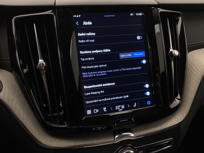 Volvo XC60 B4 AWD INSCRIPTION AUT CZ