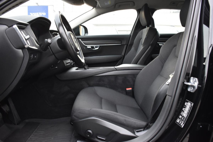Volvo V90 D4 AWD MOMENTUM REZERVACE 2.0 d Momentum
