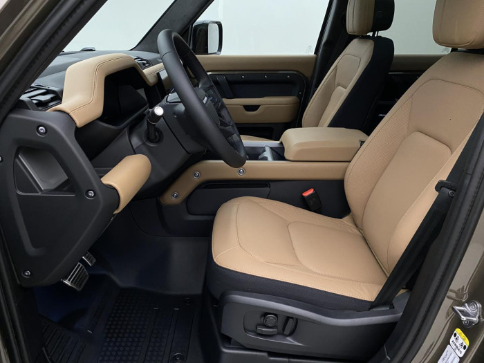 Land Rover Defender 110 D300 X AWD REZERVACE 3.0 d