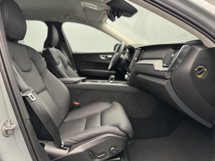 Volvo XC60 B5 AWD PLUS DARK CZ 1.maj