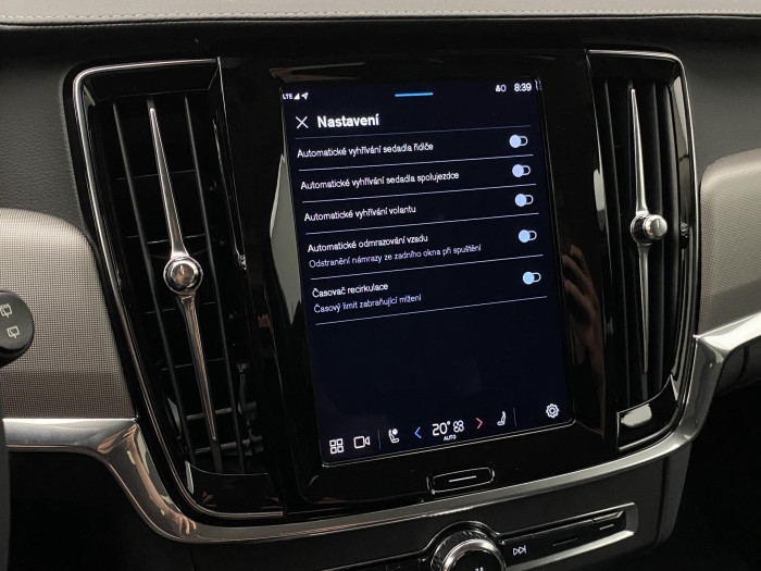Volvo V90 CC B4 AWD PLUS AUT CZ 1.maj