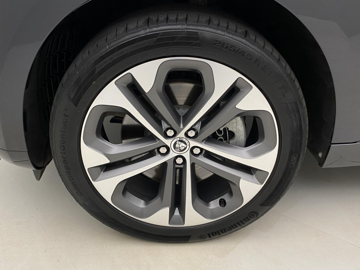 Jaguar F-Pace REZERVACE