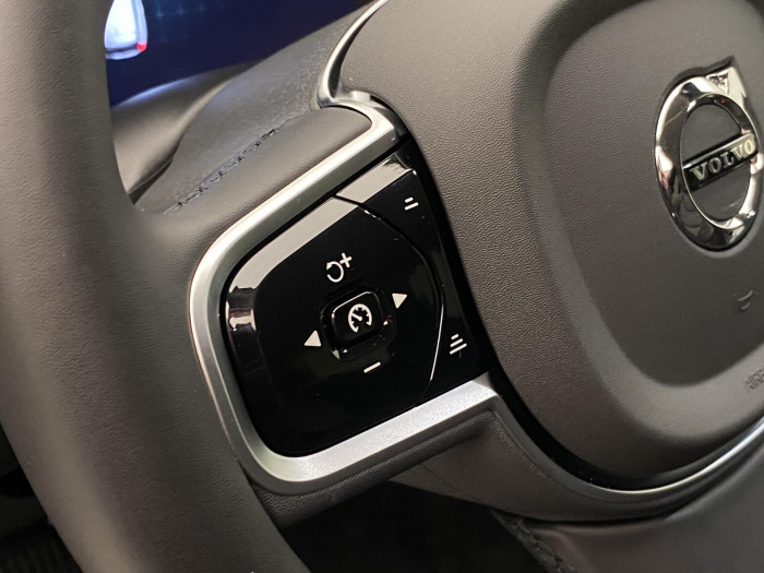 Volvo XC60 B5 AWD DARK PLUS REZERVACE