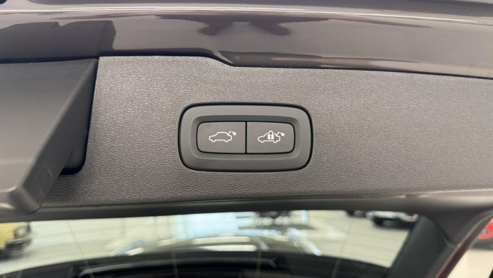 Volvo V60 CROSS COUNTRY B4 AWD REZERVACE