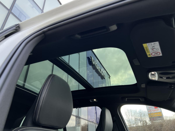 Volvo XC90 B5 AWD R-DESIGN 7 MÍSTNÁ Aut
