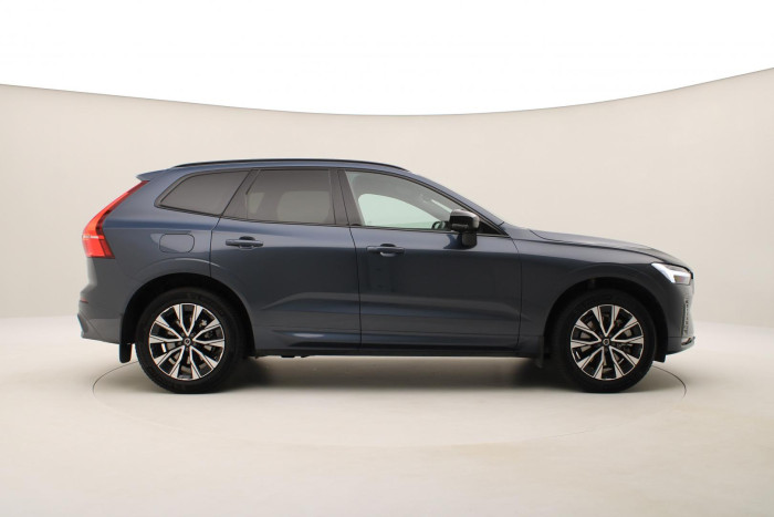 Volvo XC60 B5 AWD PLUS DARK REZERVACE