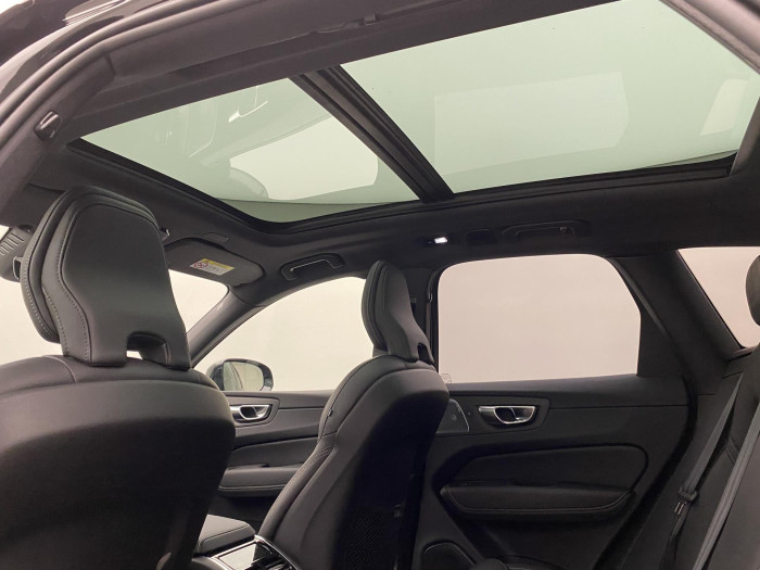 Volvo XC60 B5 AWD R-DESIGN AUT CZ