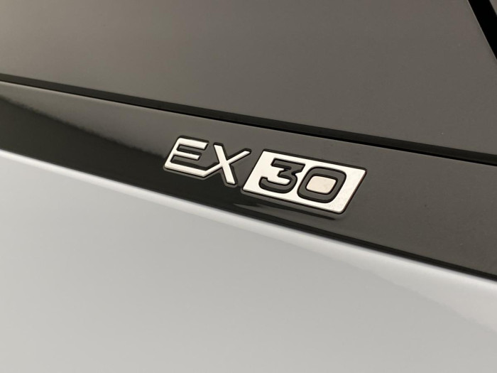 Volvo EX30 PURE ELECTRIC TWIN AWD ULTRA